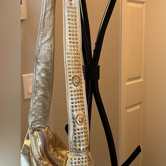 1980’s METALLIC GOLD leather VINTAGE studded bag with 🦁 LION HEAD studs - Picture 8 of 15